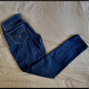Levi’s👖524 Skinny Jeans - Size 9